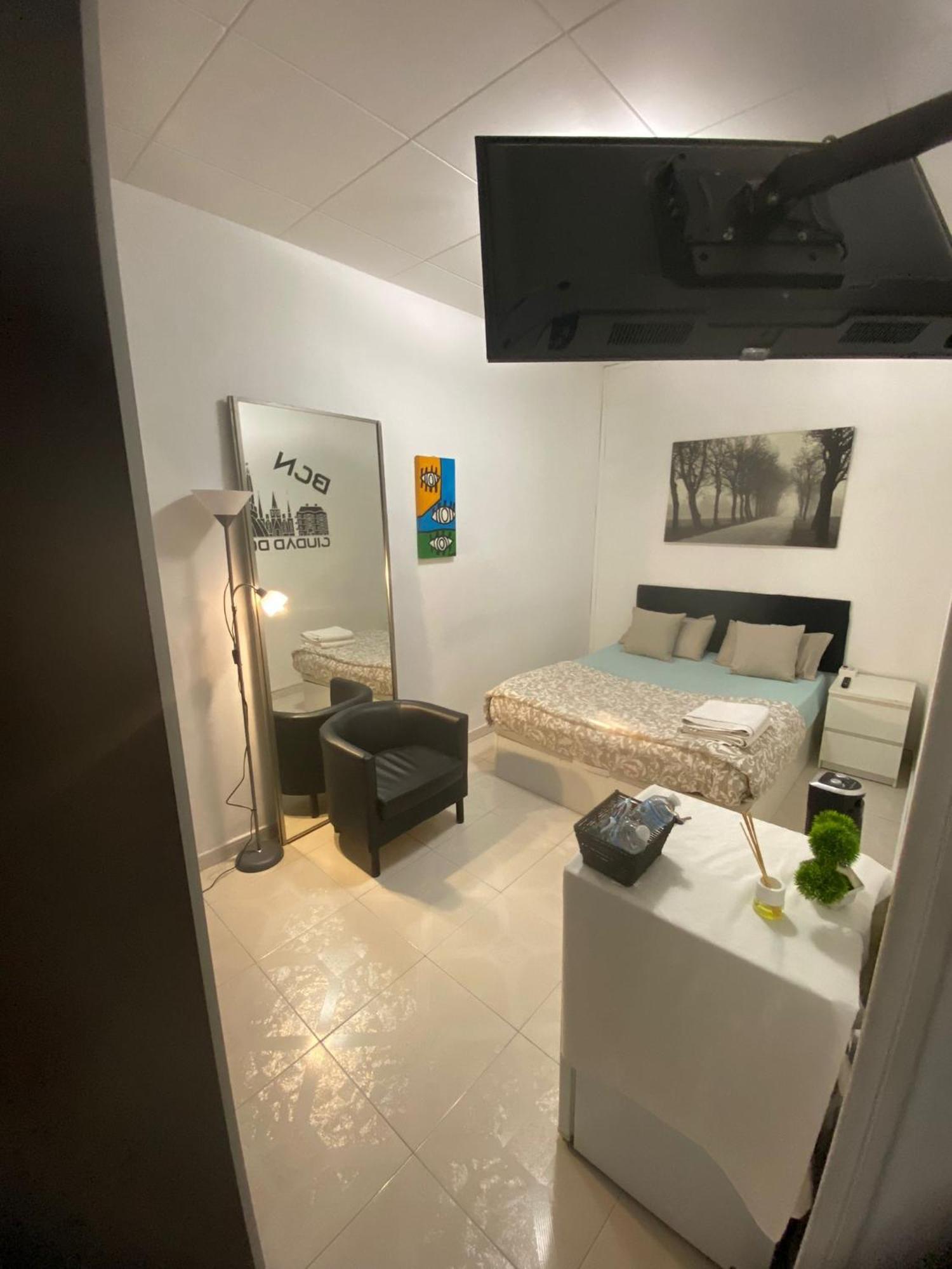 Habitacion En Centro De Barcelona Hotel ภายนอก รูปภาพ